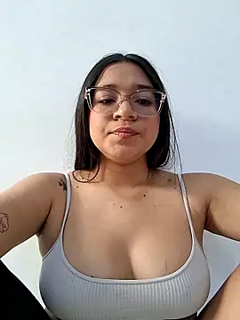 Snapshot of -VICKKY chatting on April 2026 02:59:01 PM -VICKKY online show from April 2026 02:59:01 PM