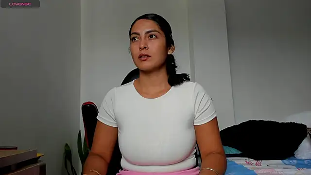 Snapshot of sofiaparker8 chatting on May 2026 07:42:02 PM sofiaparker8 online show from May 2026 07:42:02 PM