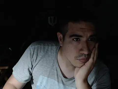 thealfawolf01 online show from November 2025 02:32:02 AM