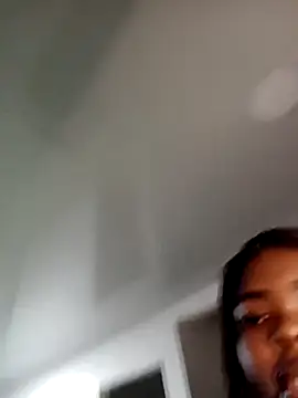 Snapshot of AdelynYasmin chatting on September 2025 09:20:01 AM AdelynYasmin online show from September 2025 09:20:01 AM
