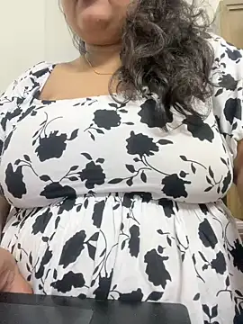 smile pretty online show from February 2025 09:53:02 PM