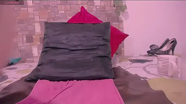 CrazyRousex online show from December 2024 01:54:02 PM