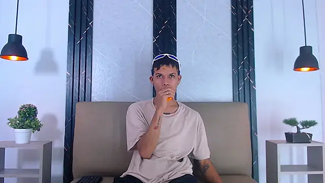 Levis Montes online show from February 2025 07:24:02 PM