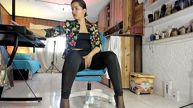Snapshot of Cristina_Vanegas631 chatting on May 2026 07:44:02 PM Cristina Vanegas631 online show from May 2026 07:44:02 PM