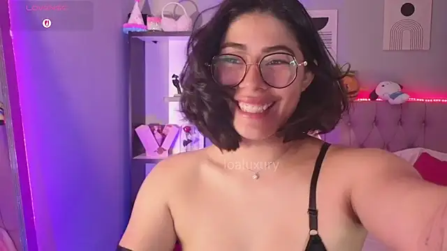 LoaLuxury online show from April 2026 05:40:02 PM