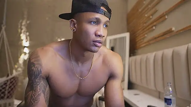 Snapshot of Logan_Varela chatting on March 2026 01:36:02 PM Logan Varela online show from March 2026 01:36:02 PM