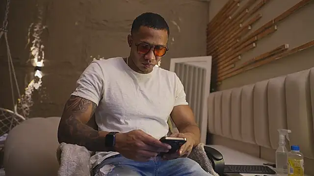 Snapshot of Logan_Varela chatting on March 2026 03:12:01 PM Logan Varela online show from March 2026 03:12:01 PM