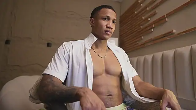 Snapshot of Logan_Varela chatting on April 2026 01:23:01 PM Logan Varela online show from April 2026 01:23:01 PM