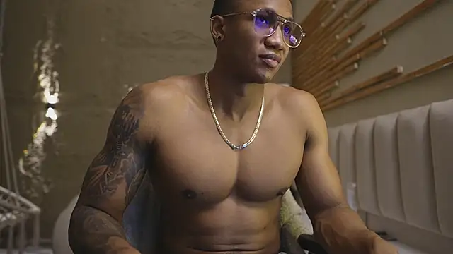 Snapshot of Logan_Varela chatting on April 2026 04:26:02 PM Logan Varela online show from April 2026 04:26:02 PM