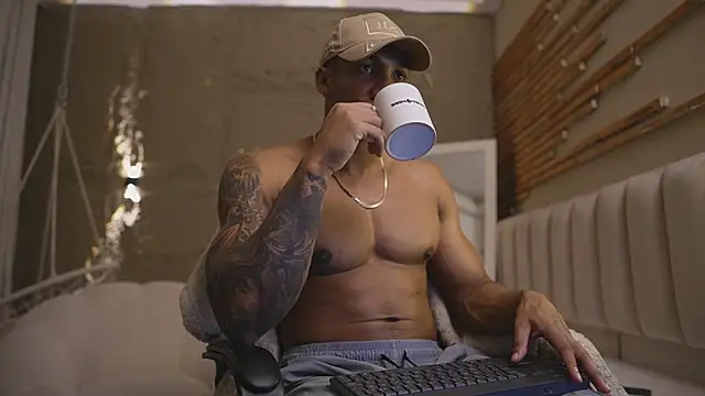 Snapshot of Logan_Varela chatting on April 2026 01:23:02 PM Logan Varela online show from April 2026 01:23:02 PM