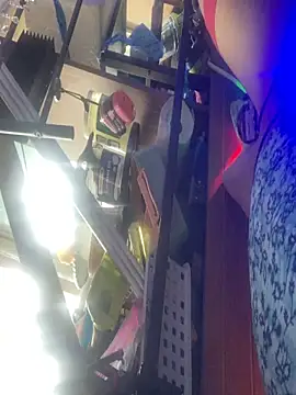 gurlnips online show from November 2025 06:31:02 PM