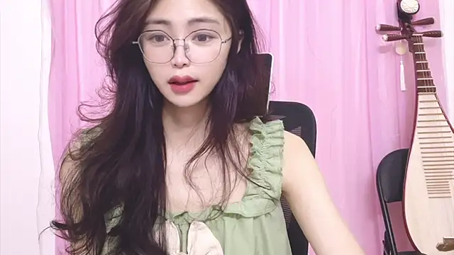 Snapshot of ---MIA--- chatting on April 2026 04:28:02 AM ---MIA--- online show from April 2026 04:28:02 AM