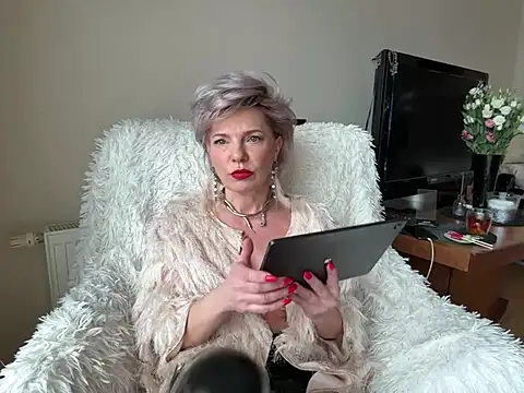 Snapshot of Lolly_Polina chatting on February 2025 12:59:01 PM Lolly Polina online show from February 2025 12:59:01 PM