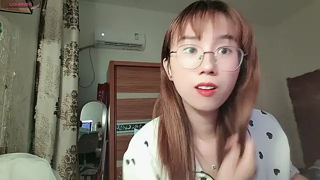 Snapshot of Lili_666 chatting on May 2026 04:12:01 PM Lili 666 online show from May 2026 04:12:01 PM