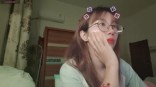Snapshot of Lili_666 chatting on May 2026 04:13:01 PM Lili 666 online show from May 2026 04:13:01 PM