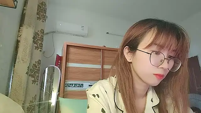 Snapshot of Lili_666 chatting on May 2026 03:35:02 AM Lili 666 online show from May 2026 03:35:02 AM