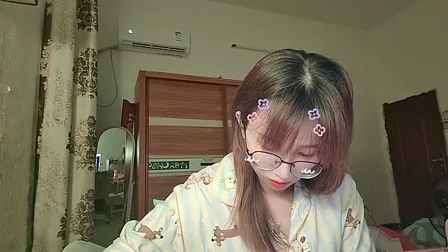 Snapshot of Lili_666 chatting on May 2026 03:50:01 PM Lili 666 online show from May 2026 03:50:01 PM