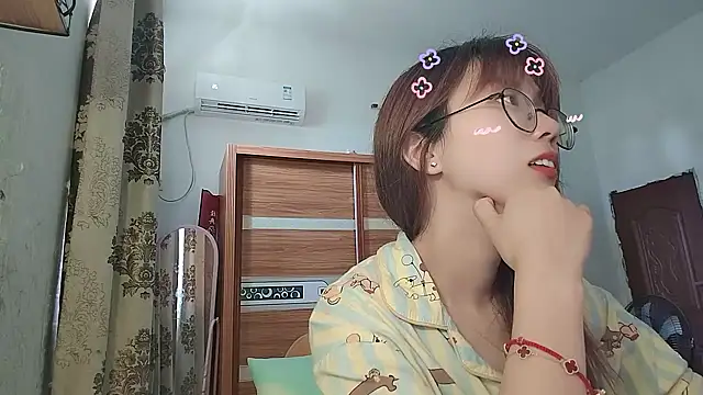 Snapshot of Lili_666 chatting on May 2026 05:57:02 AM Lili 666 online show from May 2026 05:57:02 AM