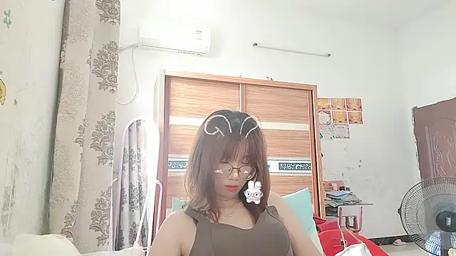 Snapshot of Lili_666 chatting on May 2026 02:41:01 AM Lili 666 online show from May 2026 02:41:01 AM
