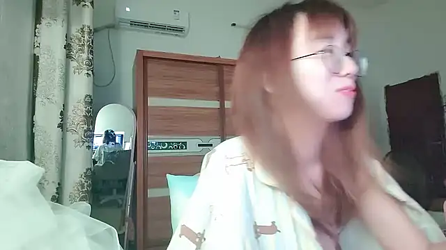 Snapshot of Lili_666 chatting on May 2026 05:10:01 PM Lili 666 online show from May 2026 05:10:01 PM