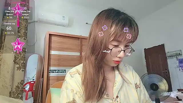 Snapshot of Lili_666 chatting on June 2026 08:16:01 AM Lili 666 online show from June 2026 08:16:01 AM