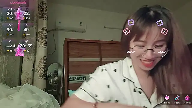 Snapshot of Lili_666 chatting on June 2026 04:33:01 PM Lili 666 online show from June 2026 04:33:01 PM