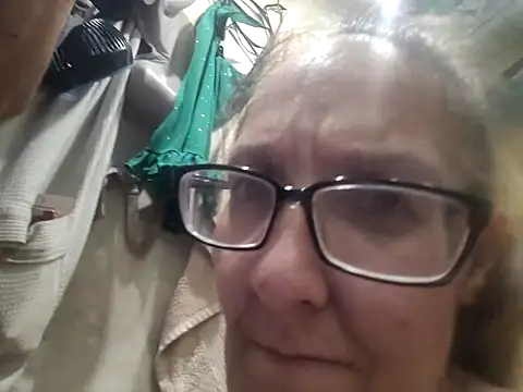 Snapshot of ILUV2TUCHMYKITTY chatting on September 2025 11:43:01 AM ILUV2TUCHMYKITTY online show from September 2025 11:43:01 AM