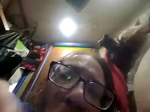 Snapshot of ILUV2TUCHMYKITTY chatting on October 2025 01:29:01 PM ILUV2TUCHMYKITTY online show from October 2025 01:29:01 PM