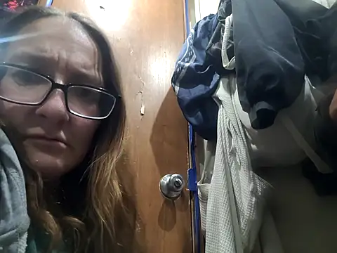 Snapshot of ILUV2TUCHMYKITTY chatting on October 2025 11:11:02 AM ILUV2TUCHMYKITTY online show from October 2025 11:11:02 AM