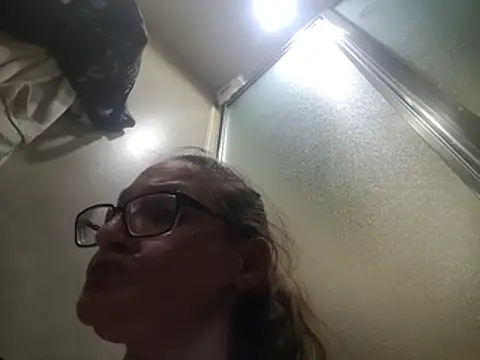 ILUV2TUCHMYKITTY online show from November 2025 12:38:01 PM