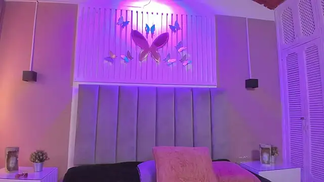 diosa cristal online show from November 2025 03:20:01 AM