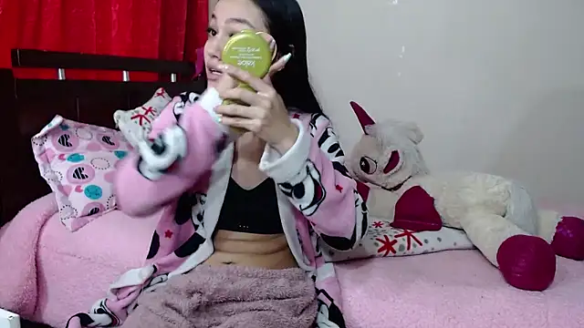 Snapshot of petitolivia chatting on January 2026 10:02:02 PM petitolivia online show from January 2026 10:02:02 PM