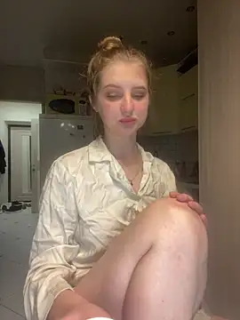 Snapshot of MollyDolle chatting on June 2026 08:01:02 PM MollyDolle online show from June 2026 08:01:02 PM