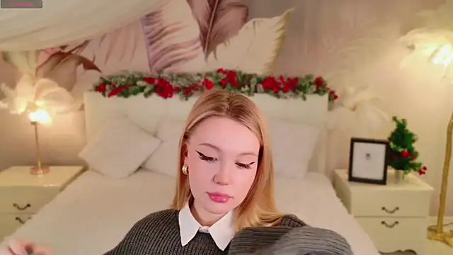 Snapshot of AliceMorr chatting on December 2024 08:20:02 AM AliceMorr online show from December 2024 08:20:02 AM