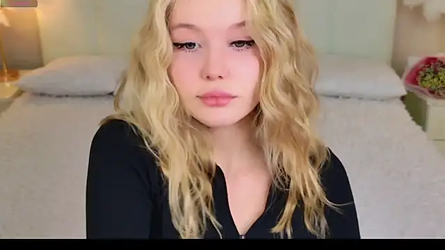 Snapshot of AliceMorr chatting on January 2025 04:48:01 PM AliceMorr online show from January 2025 04:48:01 PM