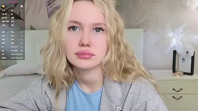 Snapshot of AliceMorr chatting on February 2025 12:13:02 PM AliceMorr online show from February 2025 12:13:02 PM