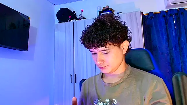 Nathan Bluee online show from December 2025 04:46:02 PM