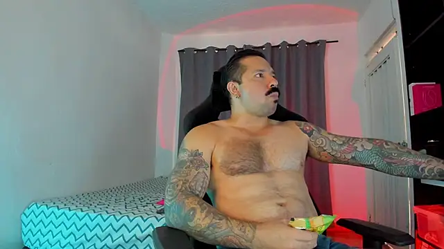 FreeLoveCouple online show from December 2025 03:18:02 PM