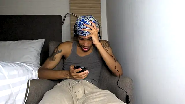 Snapshot of Skinnyblackman chatting on April 2026 04:39:01 AM Skinnyblackman online show from April 2026 04:39:01 AM