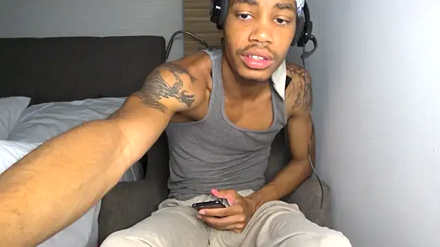 Snapshot of Skinnyblackman chatting on May 2026 01:10:01 AM Skinnyblackman online show from May 2026 01:10:01 AM