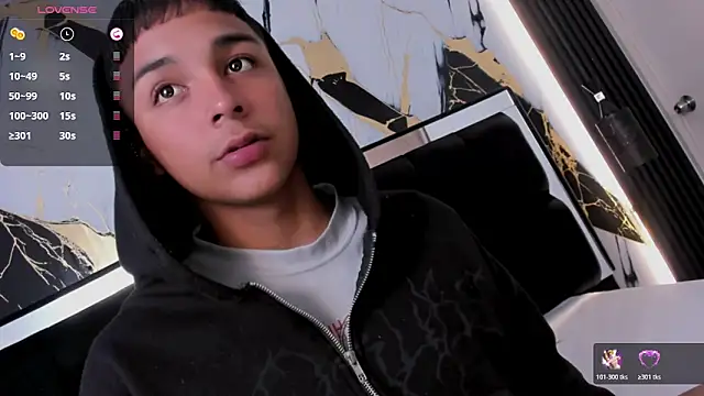 Snapshot of Seductivo_jr chatting on February 2026 05:17:01 AM Seductivo jr online show from February 2026 05:17:01 AM