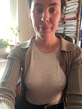 Snapshot of Sara_darling chatting on March 2025 03:29:02 PM Sara darling online show from March 2025 03:29:02 PM