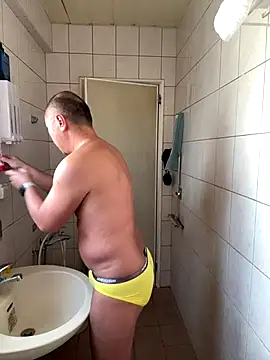 Snapshot of chih515 chatting on October 2025 12:51:02 AM chih515 online show from October 2025 12:51:02 AM