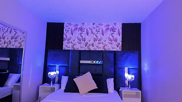 Larabrooks online show from November 2025 07:58:01 PM