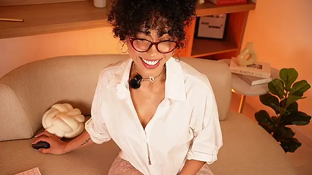 Snapshot of OSHUN_ chatting on May 2026 10:51:01 PM OSHUN online show from May 2026 10:51:01 PM