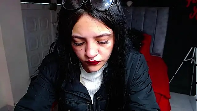 Violettasquirt online show from March 2026 01:38:01 PM