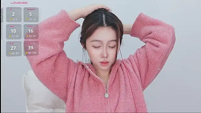 Hazel-11 online show from February 2025 12:31:01 PM