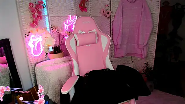 EllieKarrX online show from December 2024 08:47:02 PM