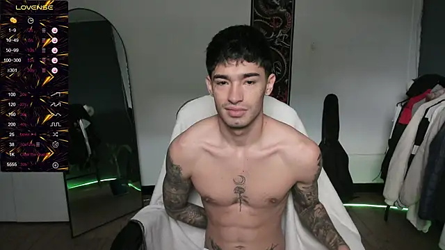 Snapshot of Damon__333 chatting on June 2026 10:13:02 PM Damon 333 online show from June 2026 10:13:02 PM