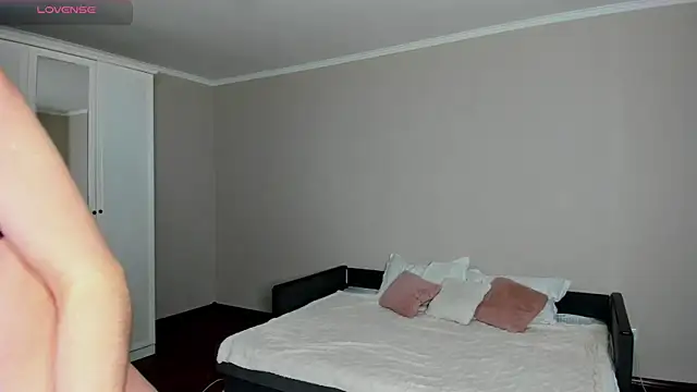 Snapshot of -Sacura- chatting on November 2025 04:07:02 PM -Sacura- online show from November 2025 04:07:02 PM